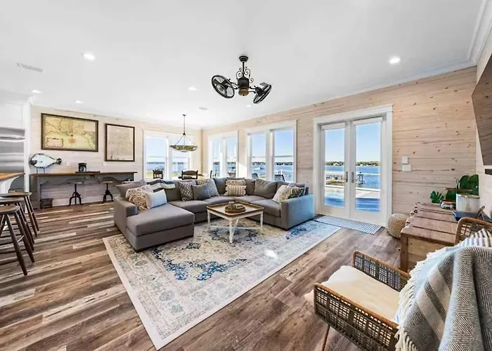 Holiday home Waterfront Views - Walk To - Heated Pool *