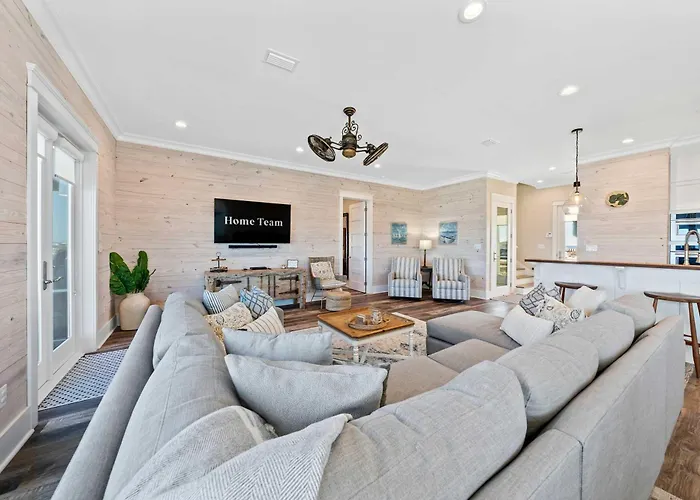 Holiday home Waterfront Views - Walk To - Heated Pool *