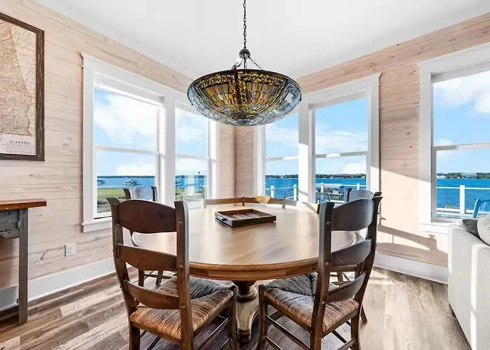 Holiday home Waterfront Views - Walk To - Heated Pool *