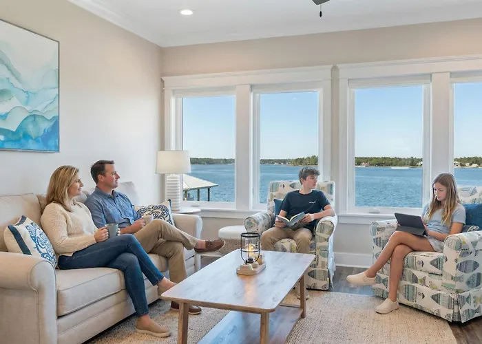 Holiday home Waterfront Views - Walk To - Heated Pool *