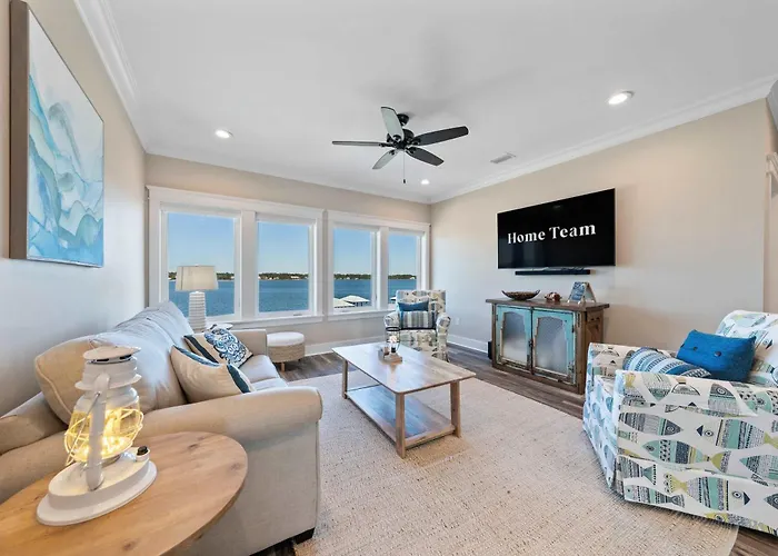 Holiday home Waterfront Views - Walk To - Heated Pool