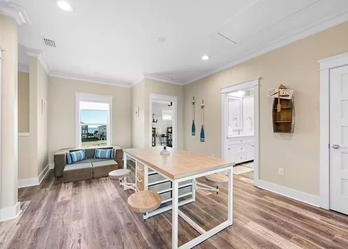 Holiday home Waterfront Views - Walk To - Heated Pool Gulf Shores