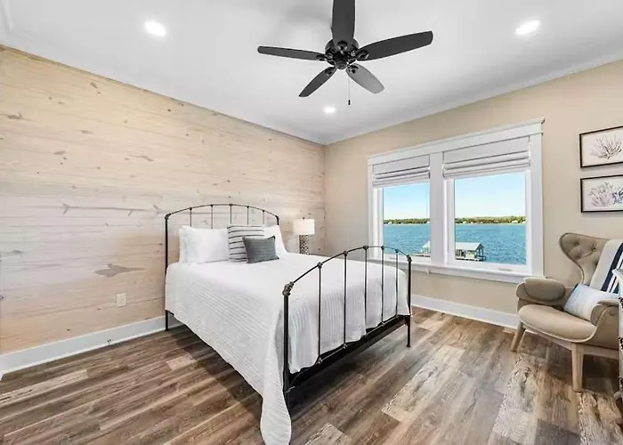 Holiday home Waterfront Views - Walk To - Heated Pool Gulf Shores