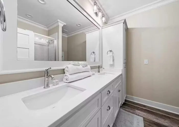 Waterfront Views - Walk To - Heated Pool Gulf Shores