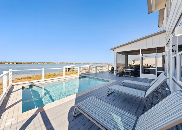 Holiday home Waterfront Views - Walk To - Heated Pool Gulf Shores