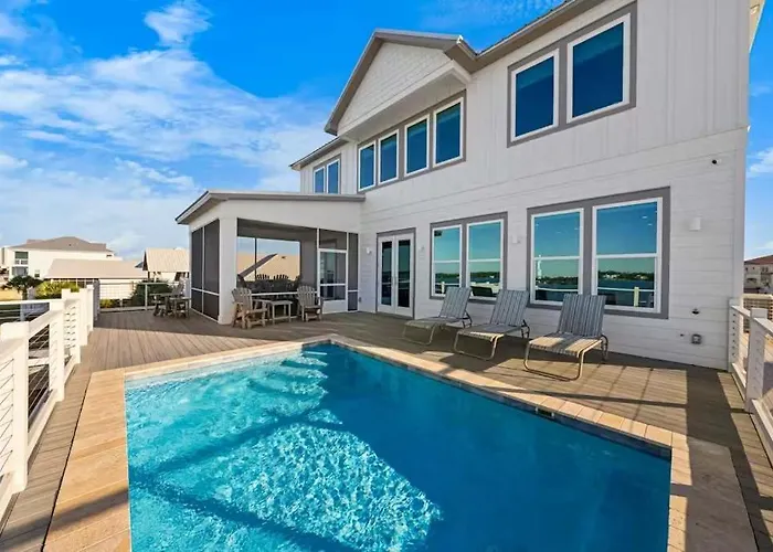 Holiday home Waterfront Views - Walk To - Heated Pool Gulf Shores