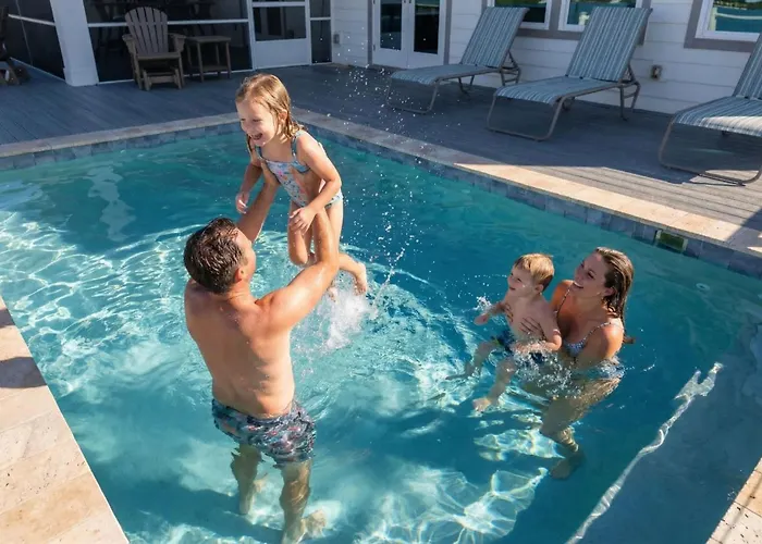 Holiday home Waterfront Views - Walk To - Heated Pool *