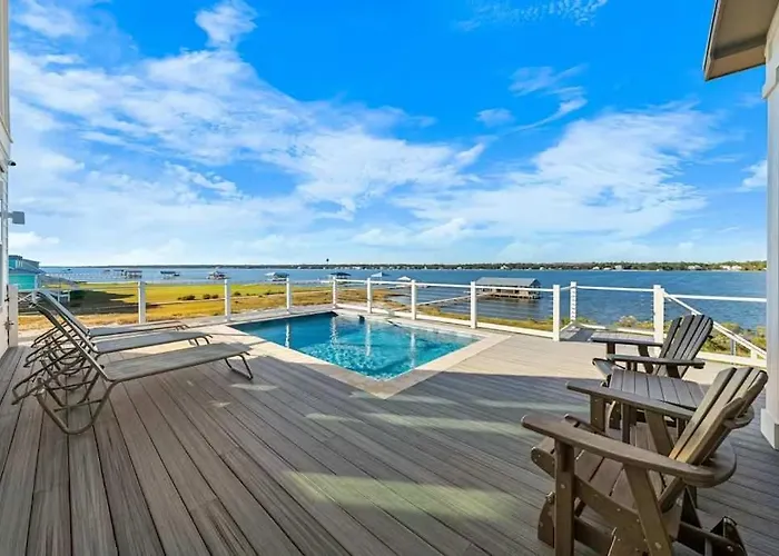 Waterfront Views - Walk To - Heated Pool Holiday home *
