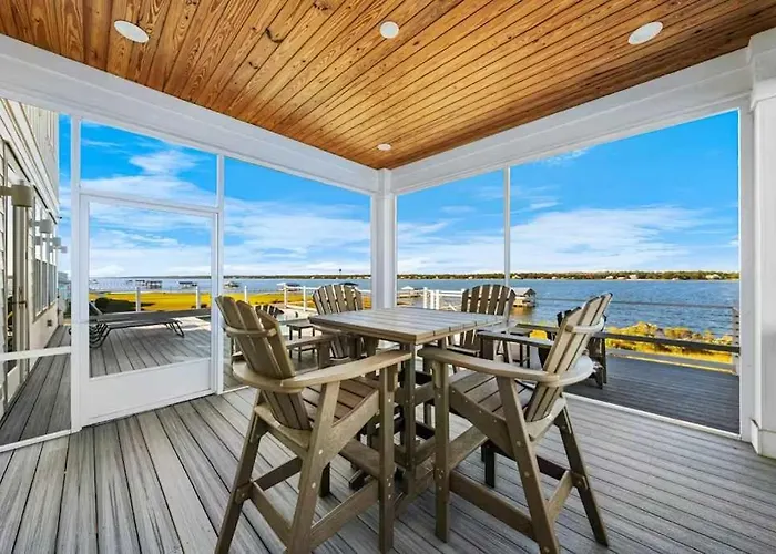 Holiday home Waterfront Views - Walk To - Heated Pool *