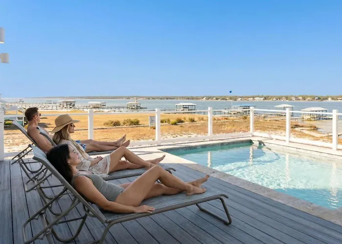 Waterfront Views - Walk To - Heated Pool Holiday home *