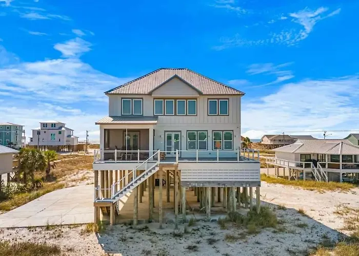 Holiday home Waterfront Views - Walk To - Heated Pool
